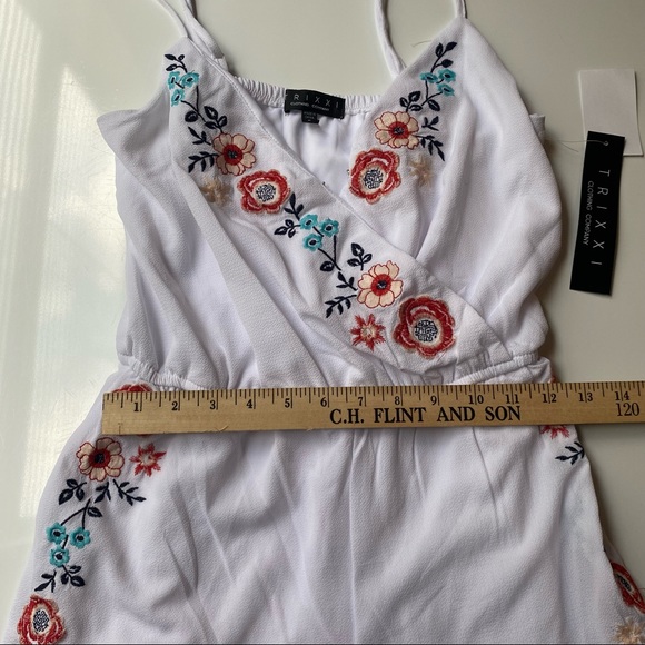New Trixxi Women’s White Small Flower Embroidered Sleeveless Strap Romper - Picture 6 of 8